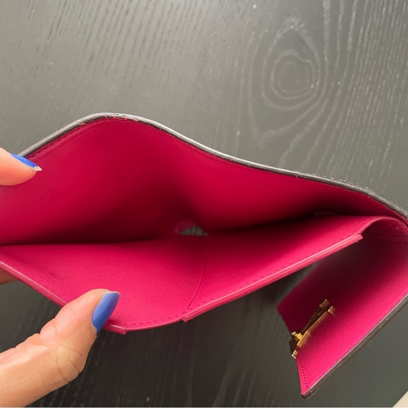Louis Vuitton Capucines Compact Wallet - Picture 5 of 7